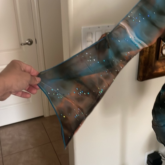 Gorgeous blouse! With small sparkles✨ - Picture 2 of 9